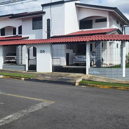Don Carlos Place Upper Unit アラフエラ エクステリア 写真