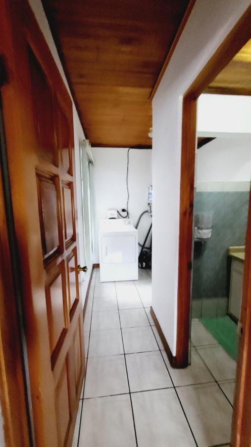 Don Carlos Place Upper Unit アラフエラ エクステリア 写真